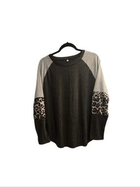 Women's Dark Gray  Tshirt with Leopard & Stripe Sleeve Detail